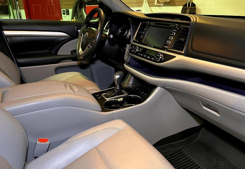 2021 Toyota Highlander interior after professional detailing, including deep upholstery cleaning, leather conditioning, dashboard and console restoration, and a spotless finish for a like-new look and feel