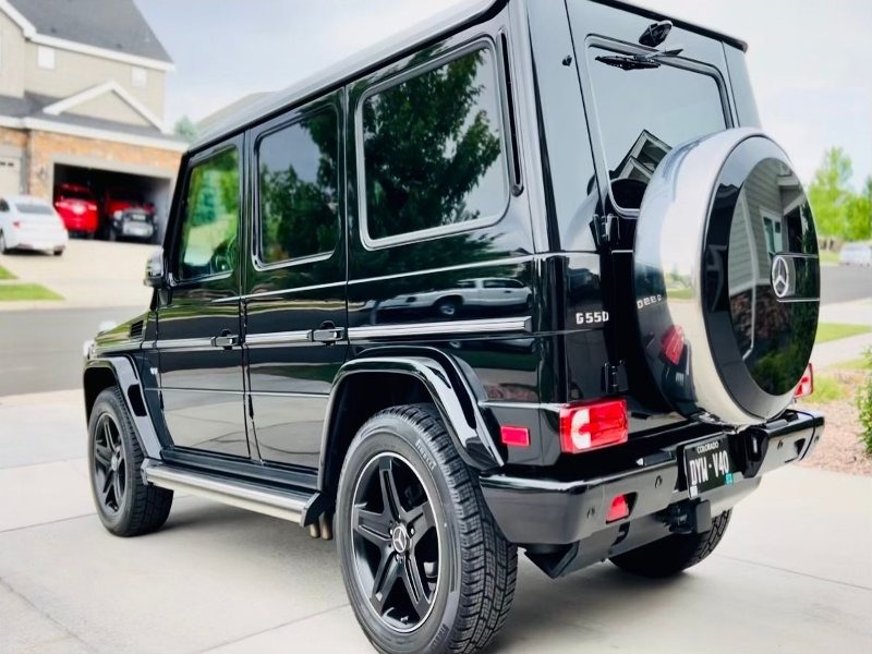 Close-up of the black G-Wagon’s reflective surface after a 4-step paint correction and 5-year ceramic coating, highlighting the smooth, high-gloss finish and enhanced protection against scratches, dirt, and water spots